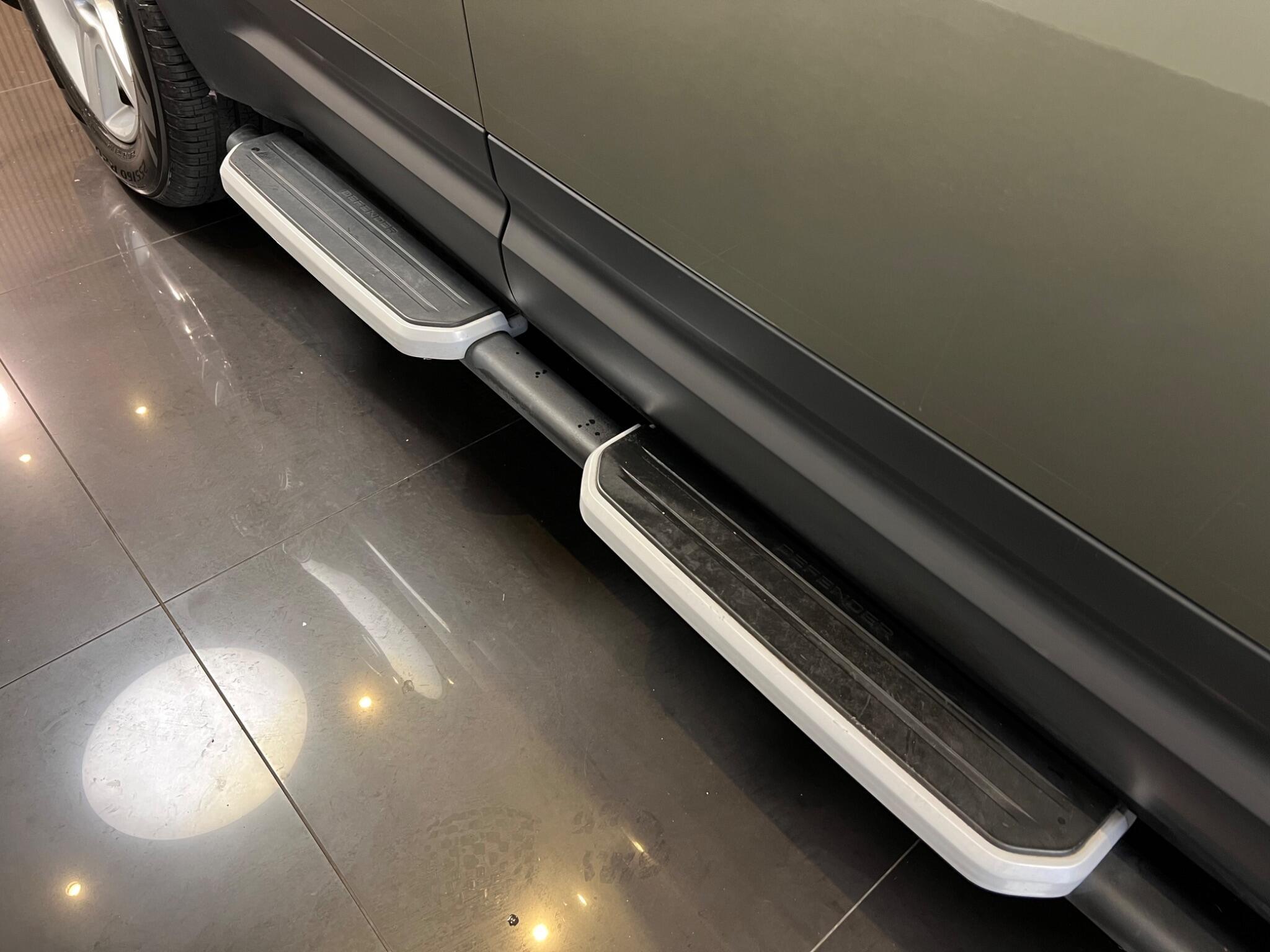 Land Rover Defender 110